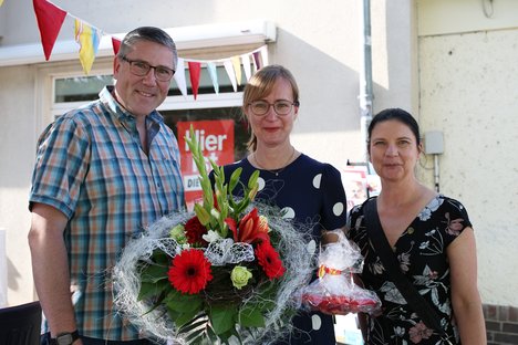 Vertreter*innen der AWO zu Besuch bei der Büroeröffnung